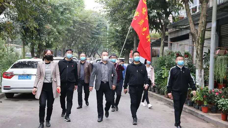 墊江縣桂溪街道政法書記曾全勝：無(wú)懼危難 務(wù)求全勝