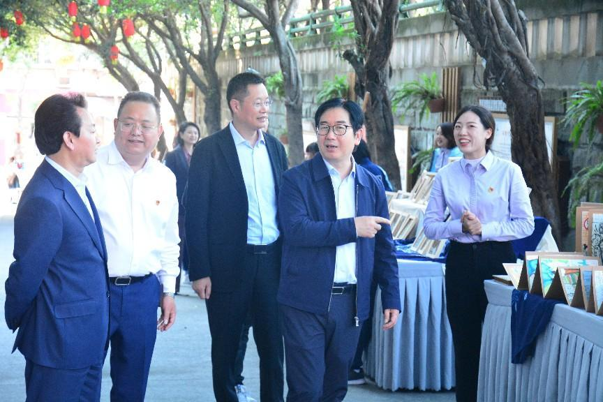 廉潔清風(fēng)進(jìn)校園||九龍坡區(qū)清廉學(xué)校建設(shè)工作推進(jìn)展示會(huì)在蘭花小學(xué)舉行